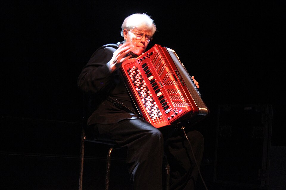 Pauline Oliveros, by Pinar Temiz from https://www.flickr.com/photos/pinartemiz/6931630363/ with UploadWizard